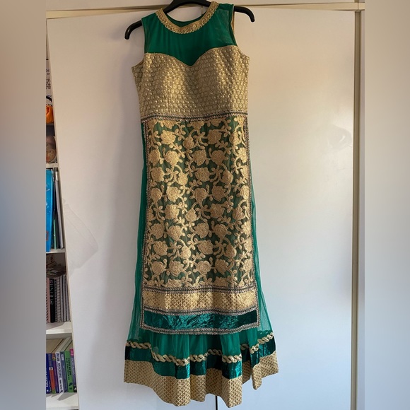 Dresses & Skirts - Womens indian outfit anarkali suit/dress size 8/10. Green and gold.